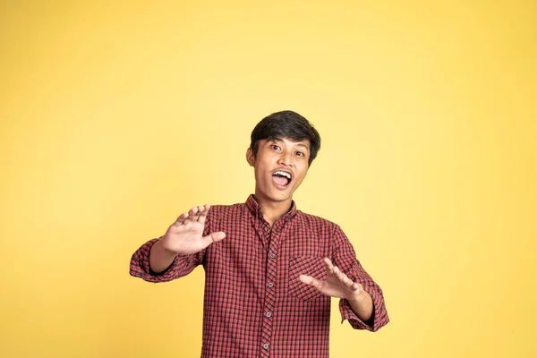 Asian man shocked expression standing over isolated background — Stock Photo, Image