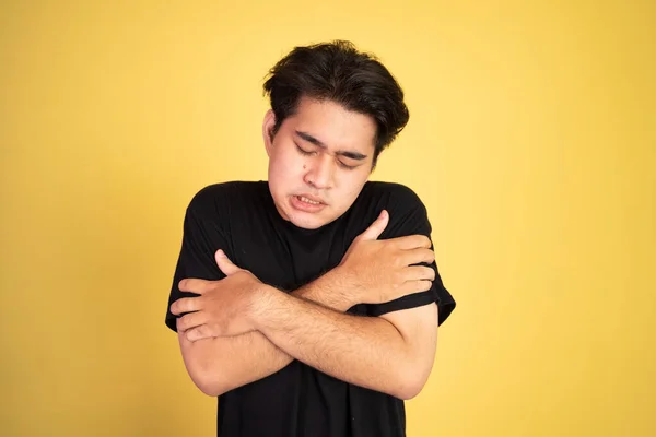 Man shivering while holding his two arms hug himself — Stock Photo, Image