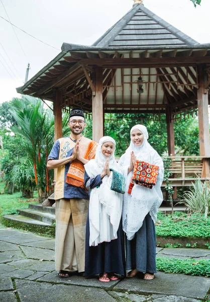 Muslim family greeting gesture while looking at the camera — 스톡 사진