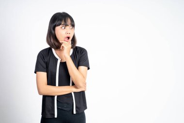 Asyalı genç kadın portresinin ilginç ifadesi