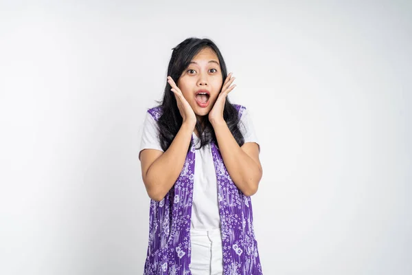Woman feeling shocked and suprised over isolated background — Stockfoto