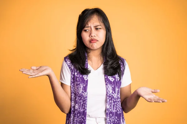Asian woman opening two palms feeling uncertain — Stockfoto