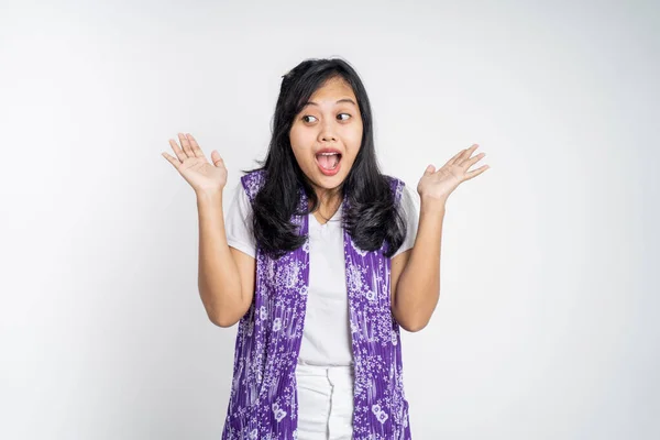 Woman feeling shocked and suprised over isolated background — Stockfoto
