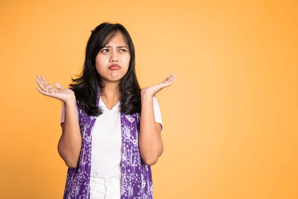 Asian woman opening two palms feeling uncertain — Foto Stock