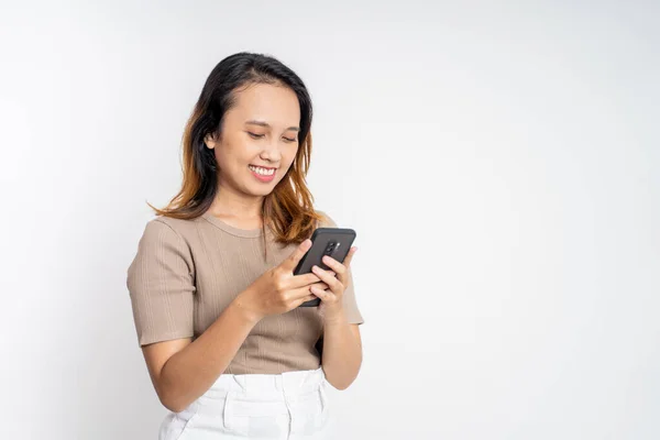Woman using smart phone browsing on social media — Stockfoto