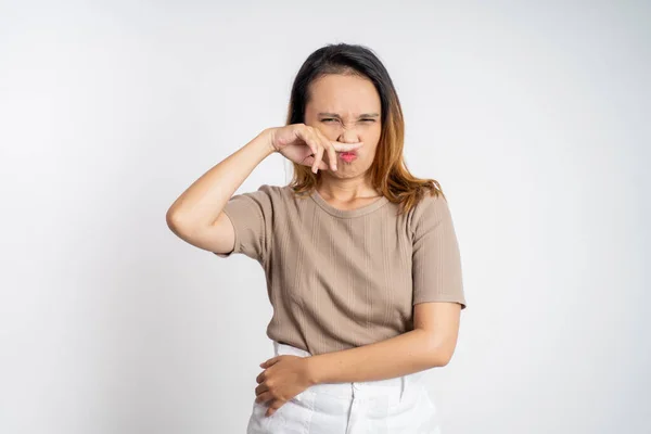Žena zakrývá nos prstem, když špatně páchne — Stock fotografie
