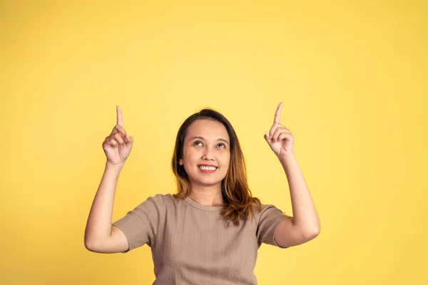 Woman with finger pointing up hand gesture on isolated background — Stock Photo, Image