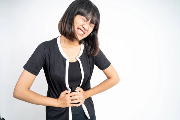 Kvinna som har mens håller magen i smärta — Stockfoto