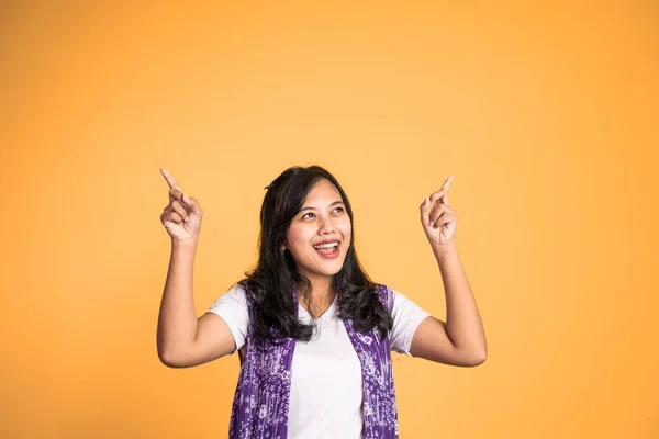 Woman with finger pointing up hand gesture on isolated background — Foto Stock