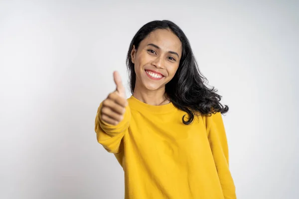Woman stand with thumbs up on isolated background — Foto de Stock