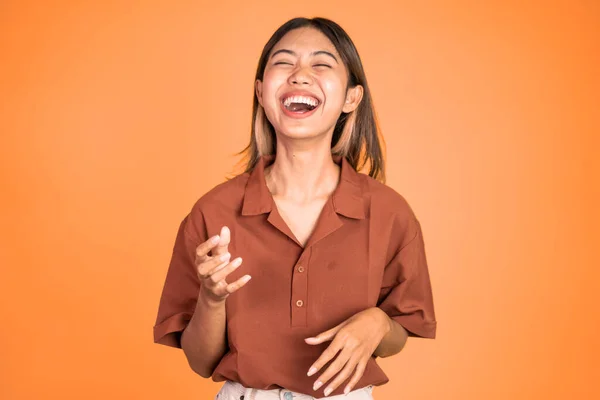 Woman with finger pointing at frong and laughing at something — Stockfoto