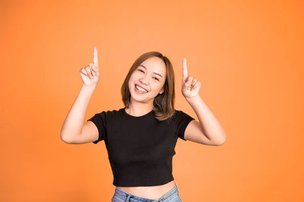 Woman with finger pointing up hand gesture on isolated background — Stock fotografie