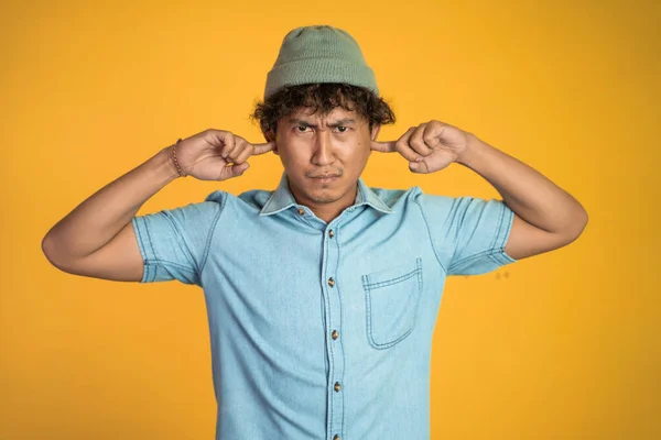 Man cover his ear does not want to hear anything — Stockfoto