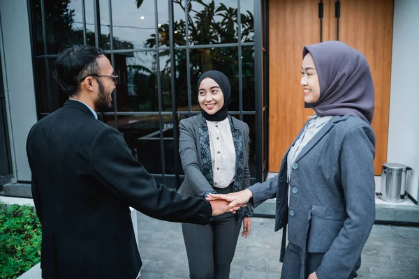 Muslim business teamwork Join Hands Support Together showing unity — Stok Foto