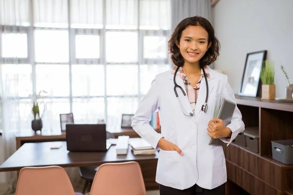 Young Asian Female Doctor Standing Smiling While Holding Digital Tablet — 图库照片