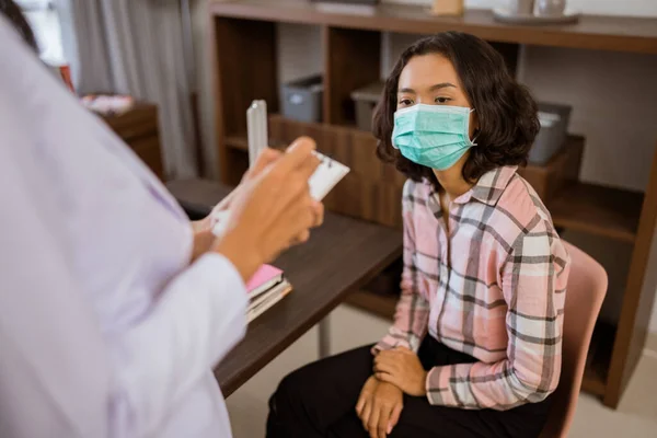 Female Patient Wearing Mask While Doctor Writing Prescription Examination Room — Stockfoto
