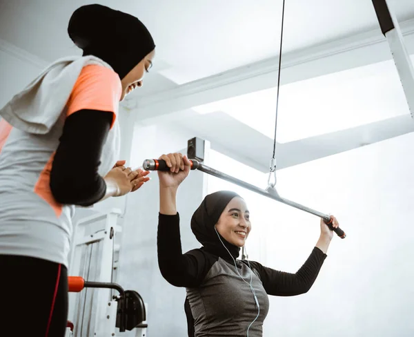 Muslim Asian Woman Exercising Getting Supported Her Trainer Friend Last — 스톡 사진