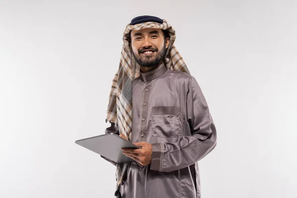 Portrait Asian Male Turban Using Tablet Plain White Background — Zdjęcie stockowe