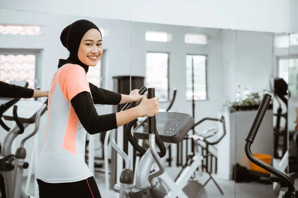 Smiling Beautiful Women Gym Doing Exercises Static Elliptical Cycle Machine — Stok fotoğraf