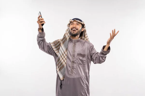 Arabian Youth Turban Using Mobile Phone Excitedly Looking Screen Raise — Foto Stock