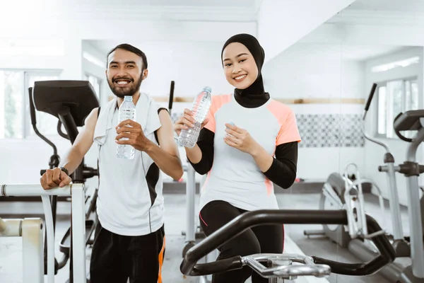 Muslim Couple Exercising Together Gym Having Bottle Water While Taking — Photo