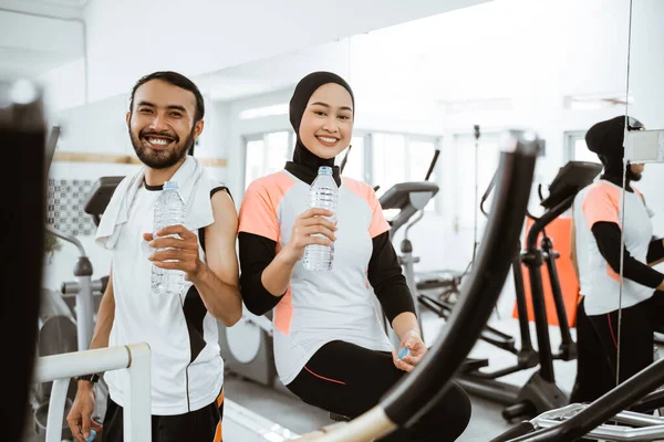 Muslim Couple Exercising Together Gym Having Bottle Water While Taking — Photo