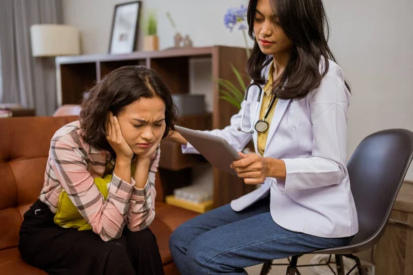 Sad Female Patient Supporting Head Consultation Psychiatrist Holding Pad Room — Stock Fotó