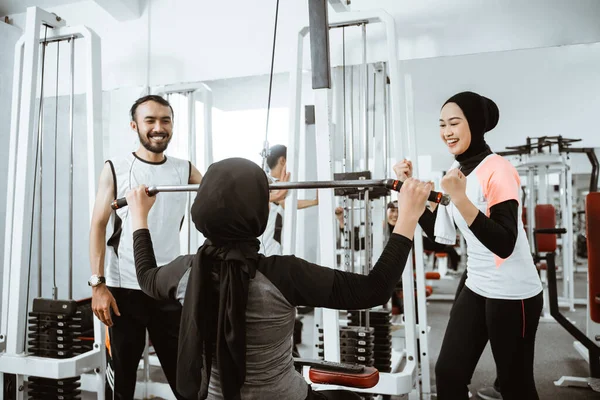 Muslim Asian Woman Exercising Getting Supported Her Trainer Friend Last — Photo