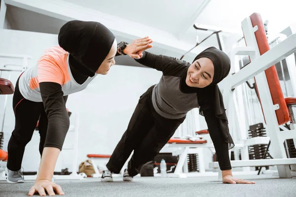 Beautiful Muslim Woman Hijab Push High Five Workout Together Partner — 스톡 사진
