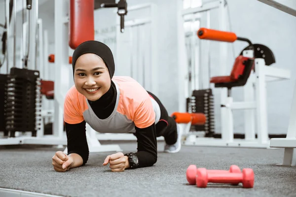 Asian Muslim Woman Doing Plank Push Gym Exercising — 스톡 사진