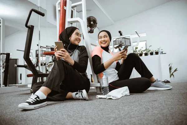 Two Beautiful Muslim Sporty Woman Taking Break Exercising Gym Sitting — Photo