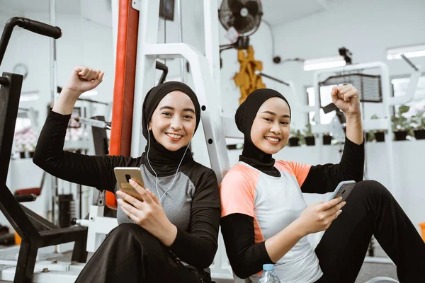 Excited Muslim Sporty Woman Taking Break Exercising Gym Sitting Floor — Stock fotografie