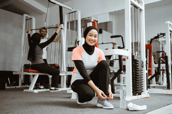 Beautiful Muslim Girl Tying Shoelaces Sports Shoes Gym — Photo