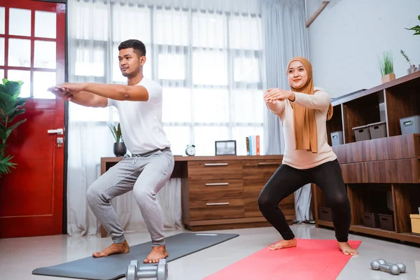 Muslim Couple Doing Partner Exercising Doing Squat Together Home — Foto de Stock