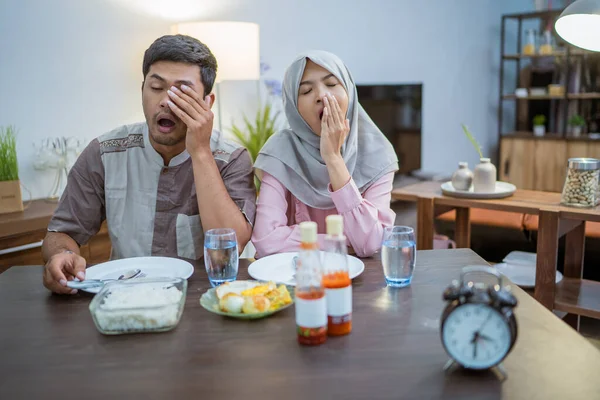 Ein Muslimisches Paar Wacht Früh Auf Zum Fasten Sahur Oder — Stockfoto