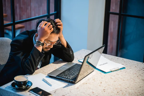 Porträt Eines Geschäftsmannes Asiatischen Müde Unter Stress Und Überarbeitet Büro — Stockfoto