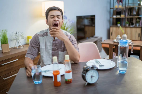 Tired Muslim Male Wake Early Have Morning Breakfast Fasting Month — Foto de Stock