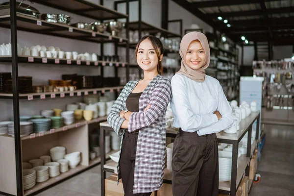 Two Beautiful Asian Girls Smiling While Standing Back Back Arms — Fotografia de Stock