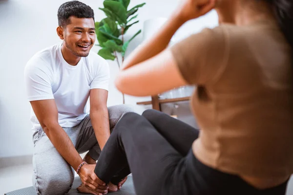 Portrait Beautiful Young Couple Exercising Together Healthy Lifestyle Home — Foto de Stock