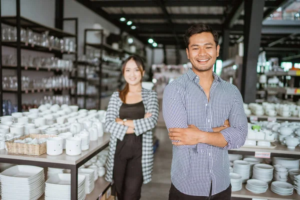 Young Asian Man Smiling While Standing Arms Crossed Houseware Store — Fotografia de Stock
