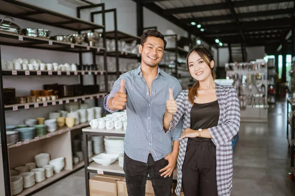 Asian Man Woman Standing Thumbs Home Appliance Store — Fotografia de Stock