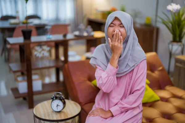 Tired Muslim Woman Just Wake Early Have Morning Breakfast Fasting — Foto de Stock