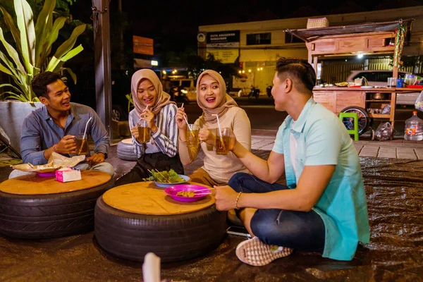 Portrait Happy Muslim Friend Enjoy Having Iftar Dinner Traditional Food — Foto de Stock