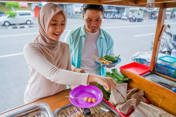 Couple Picking Some Snack Food Traditional Street Food Stall Asian — Stock Fotó