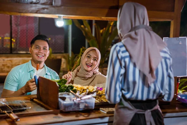 Happy Beautiful Muslim Couple Enjoying Having Dinner Out Traditional Food — Fotografia de Stock