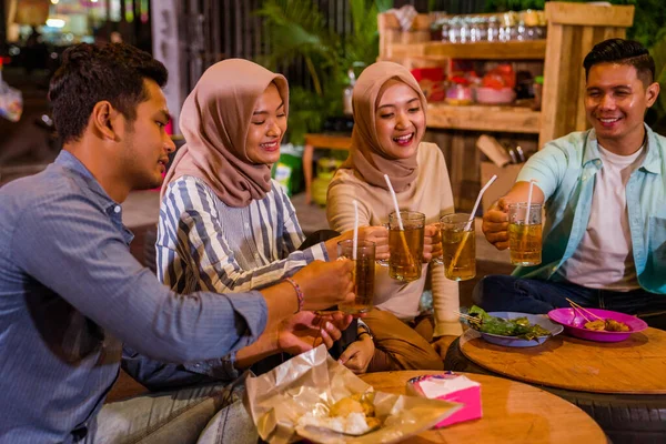 Portrait Happy Muslim Friend Enjoy Having Iftar Dinner Traditional Food — стоковое фото