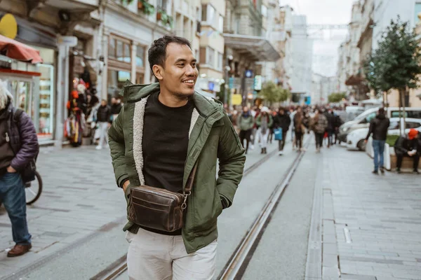 Happy Young Asian Man Exploring Old City Walking — ストック写真