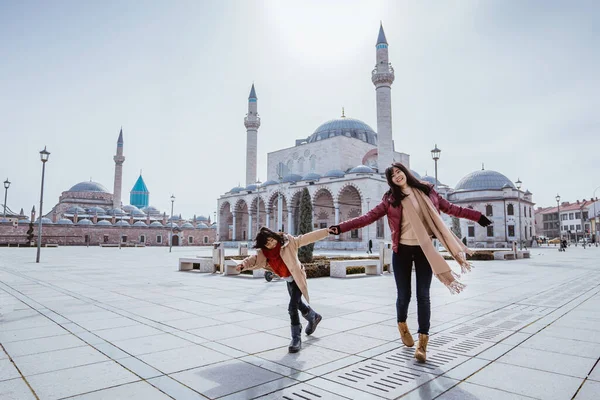Mother Playing Her Daughter Square While Visiting Mosque Konya Turkiye —  Fotos de Stock
