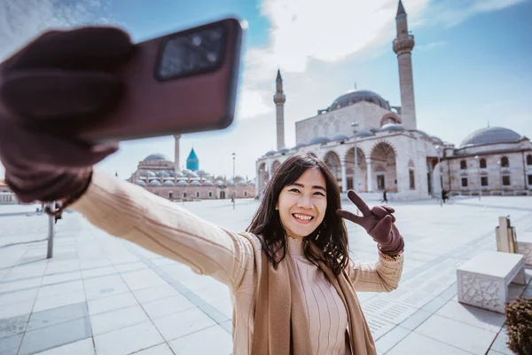 Beautiful Asian Woman Taking Selfie Portrait Front Mosque Konya Turkey — Fotografia de Stock