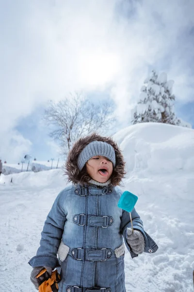 Cute Kid Portrait Close While Enjoying Lollipop Snowy Winter — 스톡 사진